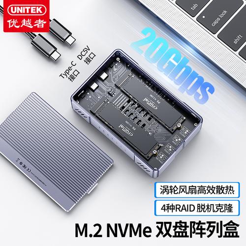 不同尺寸的固态硬盘对比展示