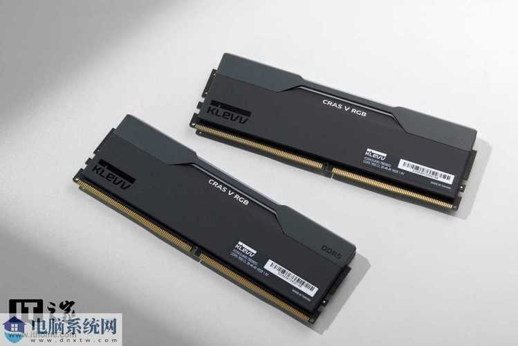 内存性能测试软件界面，展示带宽和延迟数据