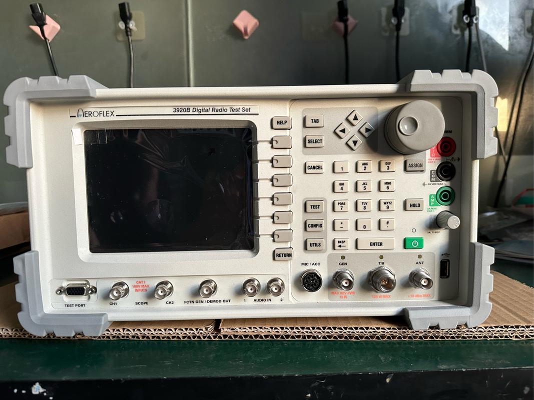 显示器显示色彩丰富的图像