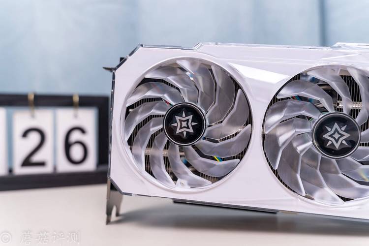 电脑硬件内部视图,显卡安装在主板上