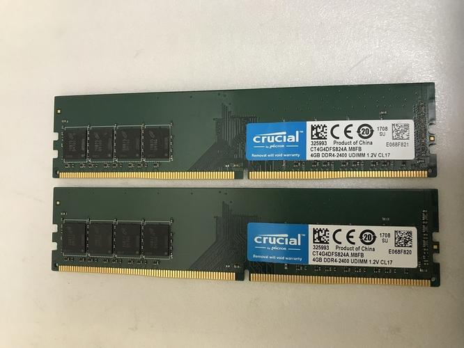 显示价格标签和货币图表的笔记本电脑