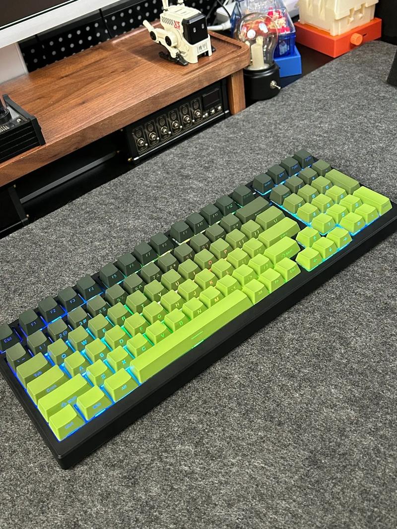 机械键盘轴体特写展示