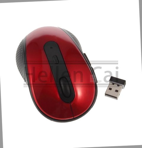 无线鼠标接收器和USB端口特写