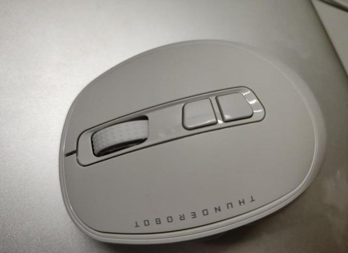 雷神ML103鼠标外观设计展示