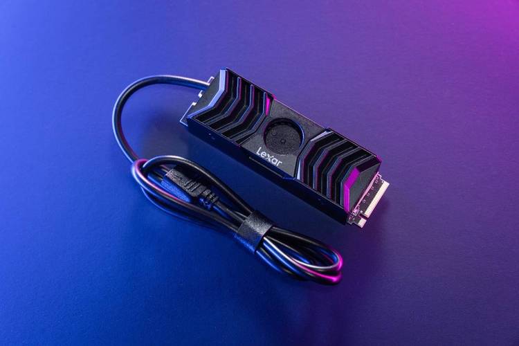 硬件散热片和风扇特写