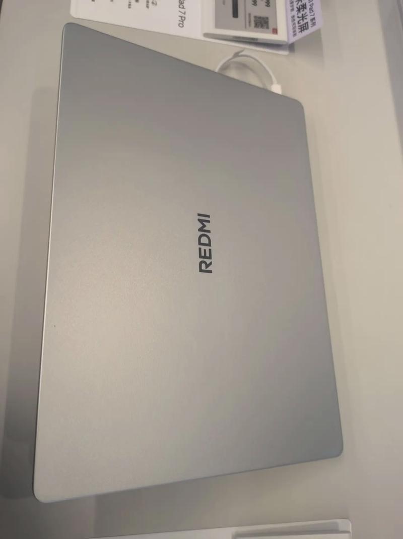 显示器规格对比示意图