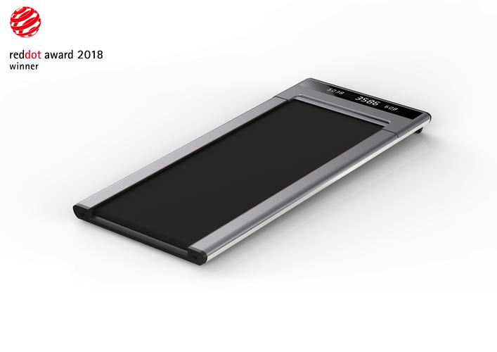 鼠标细节特写，展示USB Type-C接口和人体工学