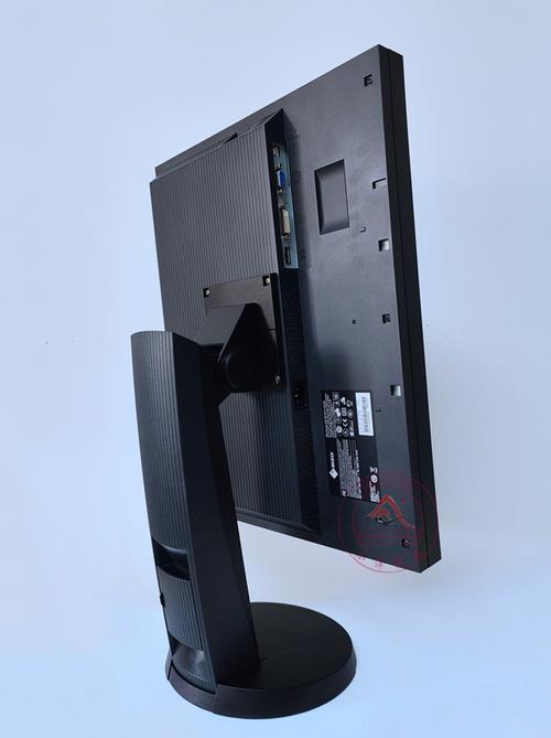 显示器规格对比示意图