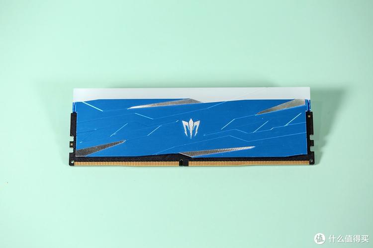 内存条安装在主板上的特写