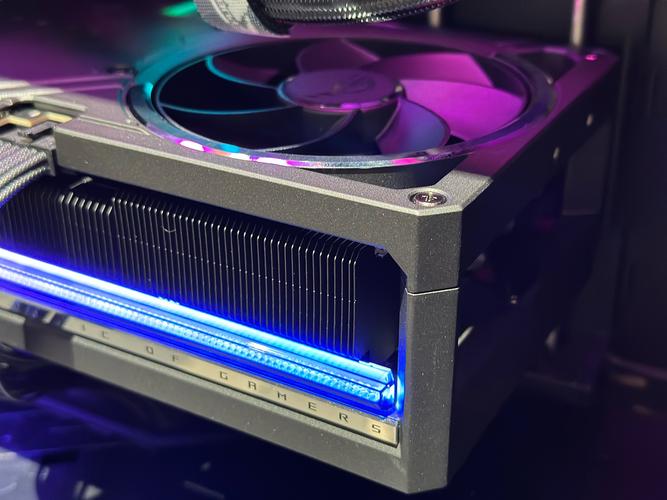 显卡散热风扇细节