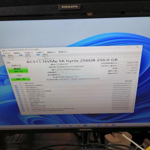 购物车中的电脑组件，象征性价比分析