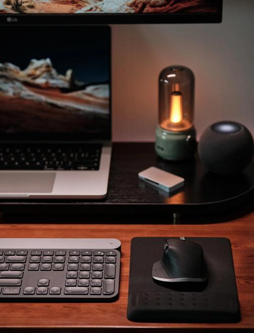 键盘背光效果，白光照明在暗环境中