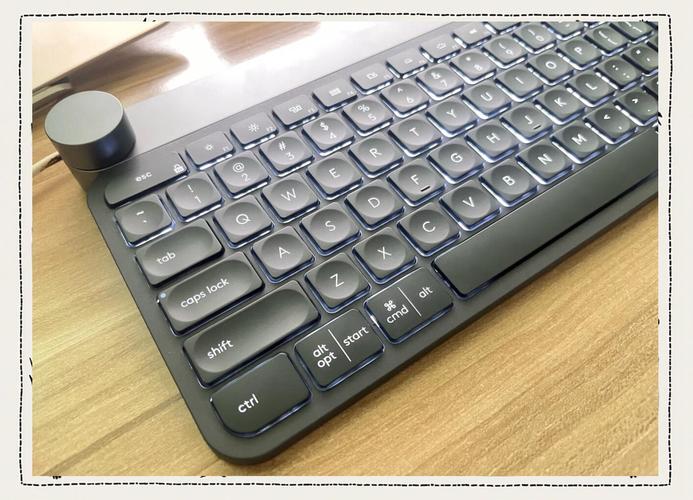 智能旋钮操作特写，突出多功能控制