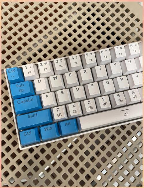 紧凑型机械键盘外观展示