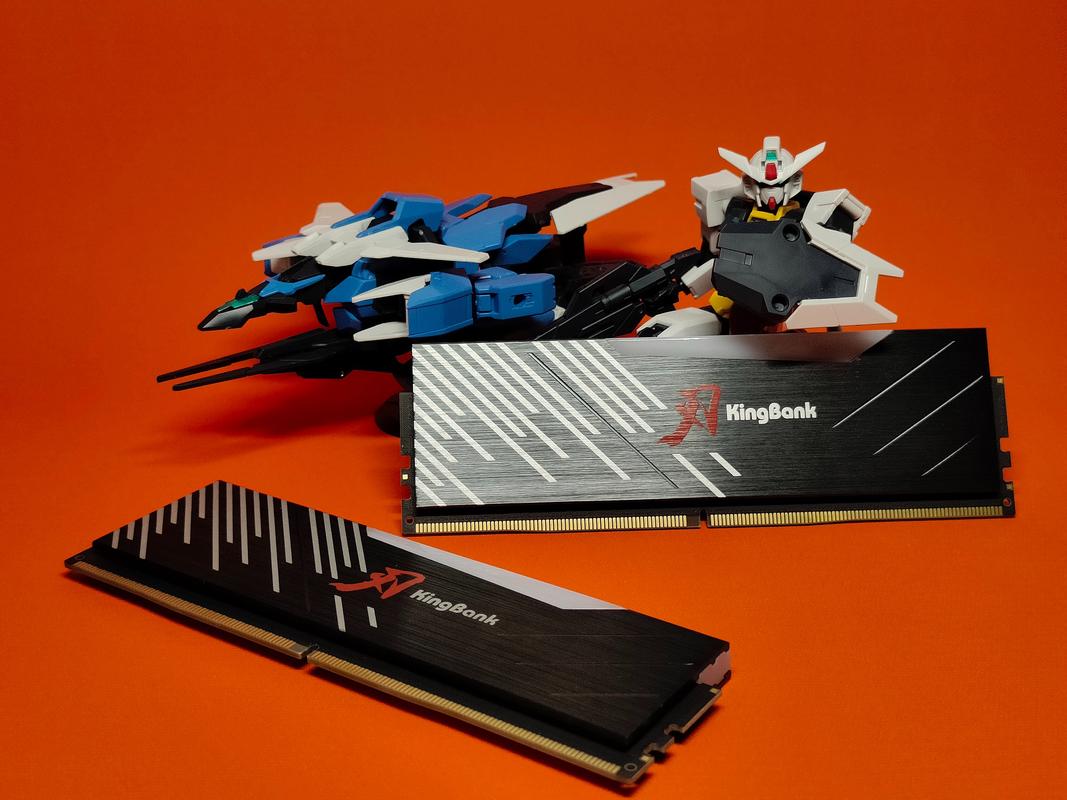 游戏或创作软件运行场景，体现内存性能