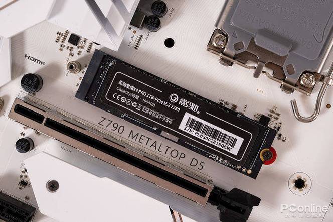 电脑硬件内部组件展示