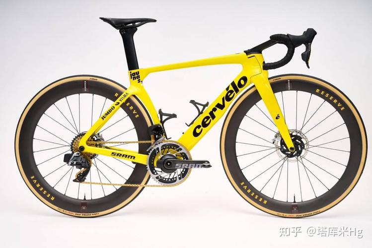 固态硬盘内部电路板展示