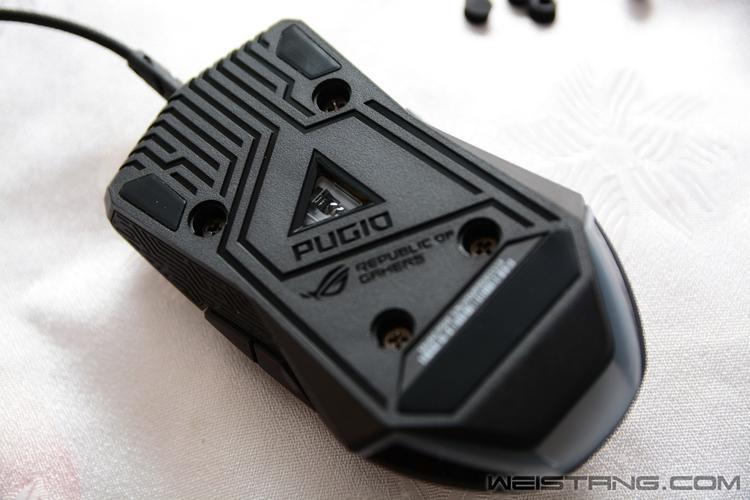 消费者开箱体验，检查鼠标和配件