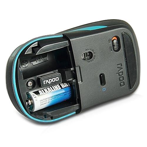 黑色无线鼠标放在办公桌上