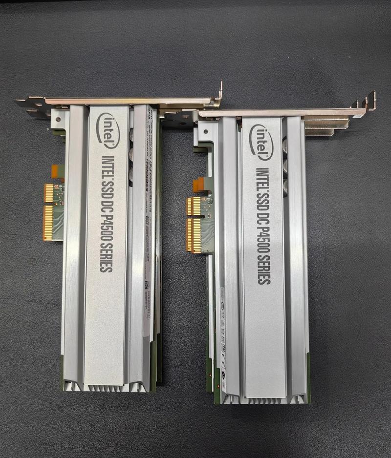 固态硬盘内部组件展示