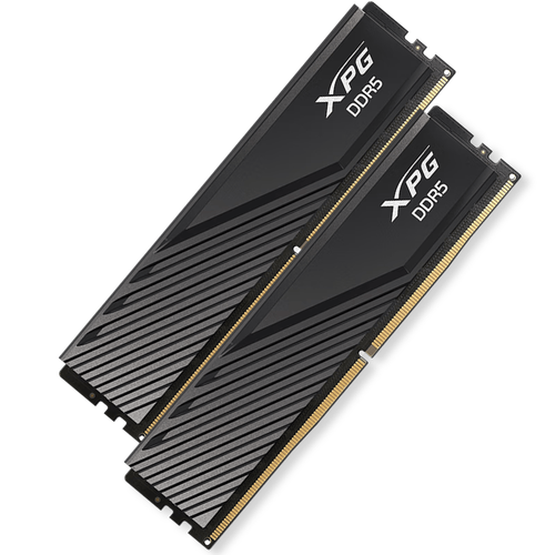 台式机内存条特写，展示PCB板和元件