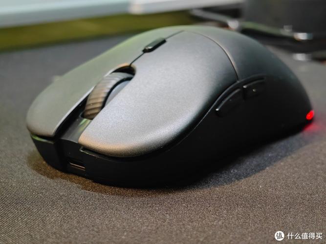 鼠标DPI调节和性能参数展示