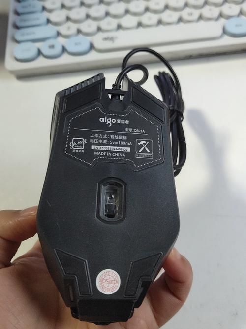 购物场景，展示性价比选择