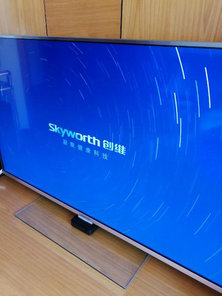 黑色显示器在办公桌上