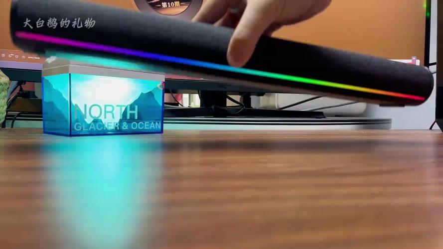 笔记本电脑内部硬件组件，展示内存插槽