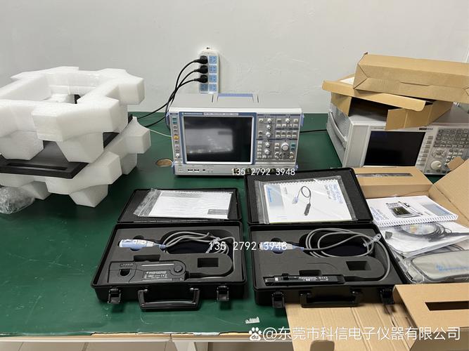 显示器规格对比示意图