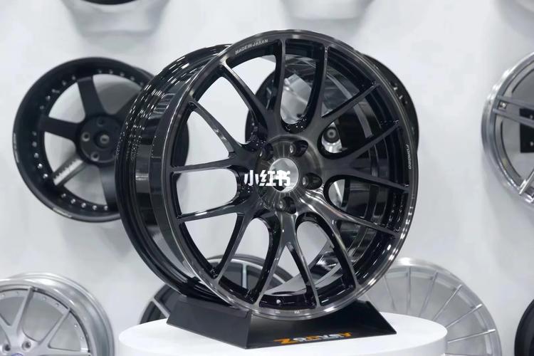 显示器接口布局特写