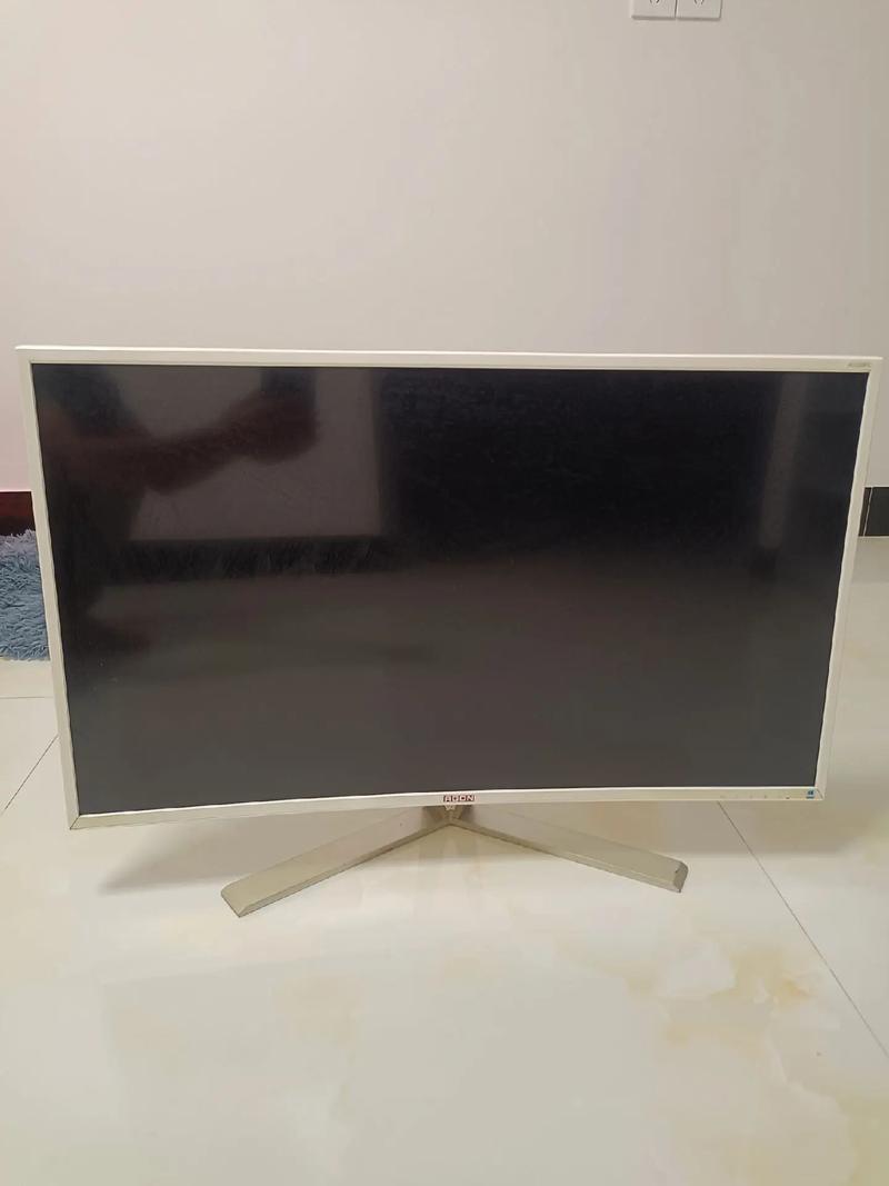 多台显示器并排展示规格对比