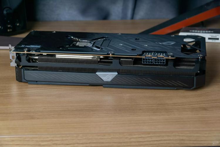 显卡在机箱中运行