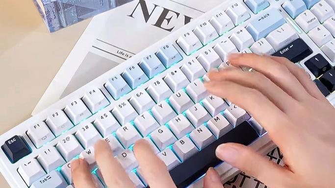 电池与电子元件内部视图