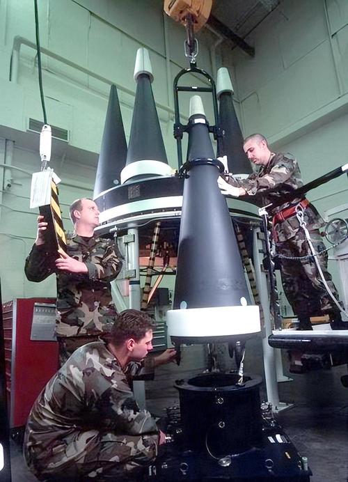 电子元件和连接接口