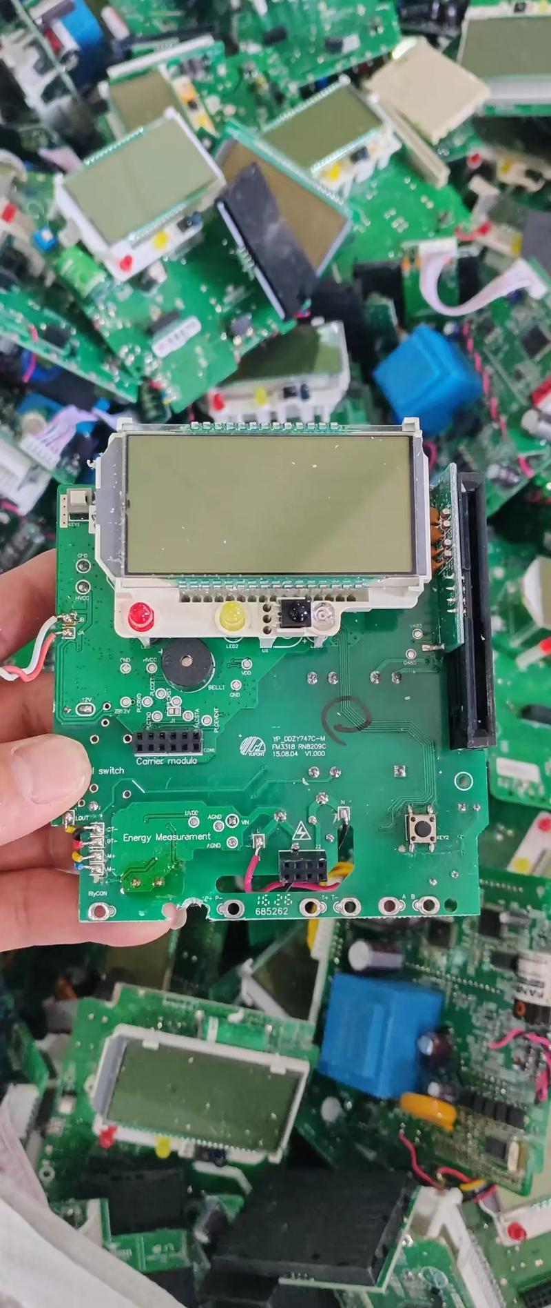 内存条散热片特写，体现散热功能