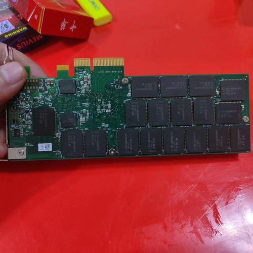 Intel DC P3600 SSD外观展示