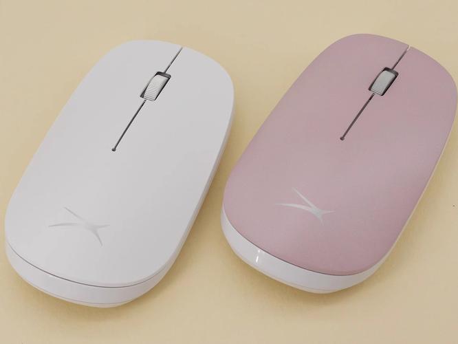 鼠标侧面展示人体工学设计