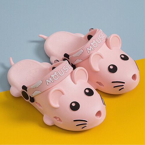 黑色电脑鼠标在桌面上