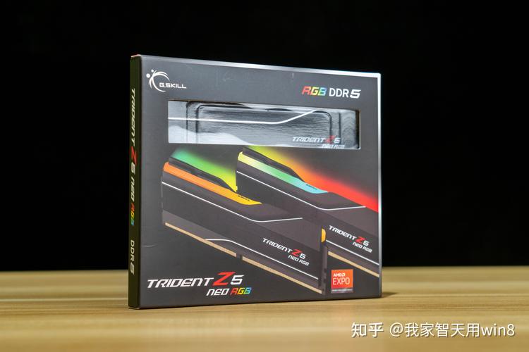 手使用电脑鼠标工作