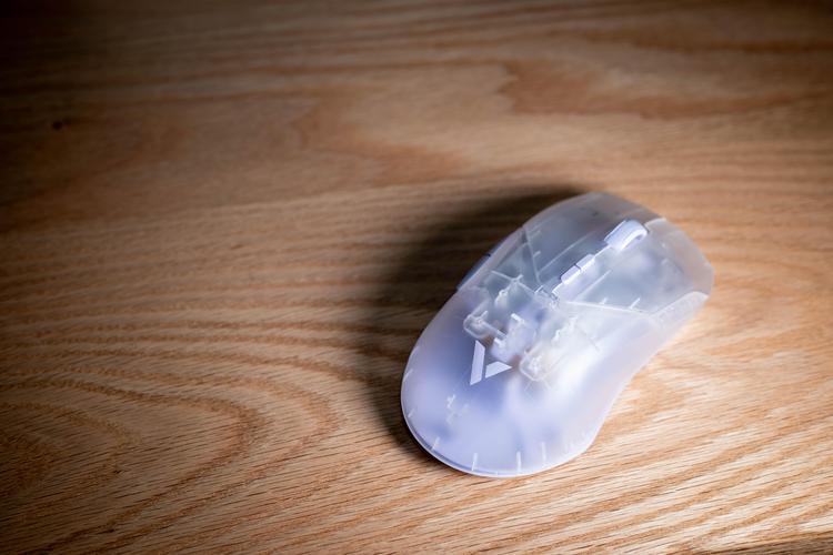 高性能传感器与电子元件特写