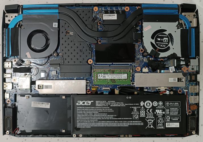 电脑硬件内部展示，突出M.2插槽