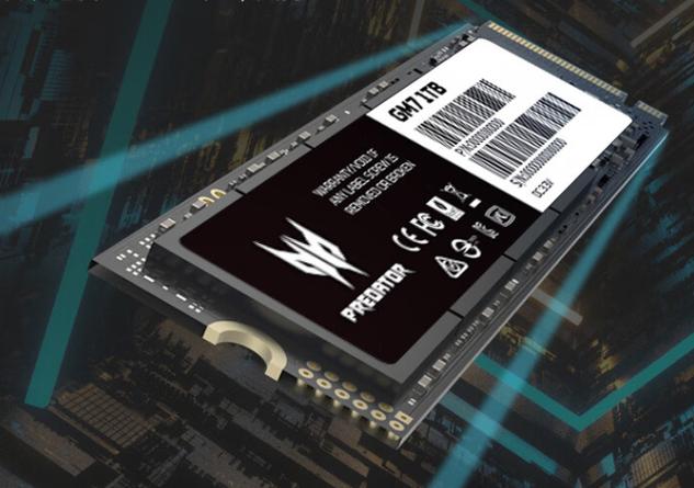 用户在不同场景使用电脑，如办公、游戏、创作