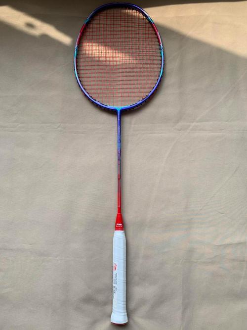 电脑屏幕上显示固态硬盘性能测试图表