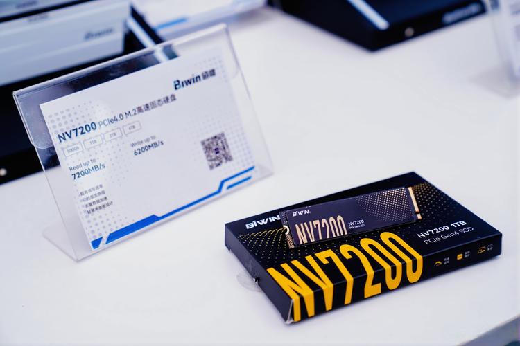 电脑内部散热风扇和硬盘安装位置