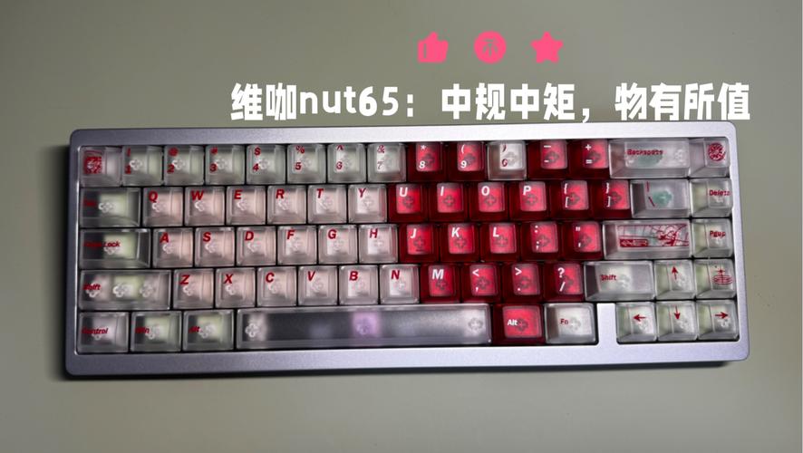 红色机械键盘特写,展示键帽和背光效果