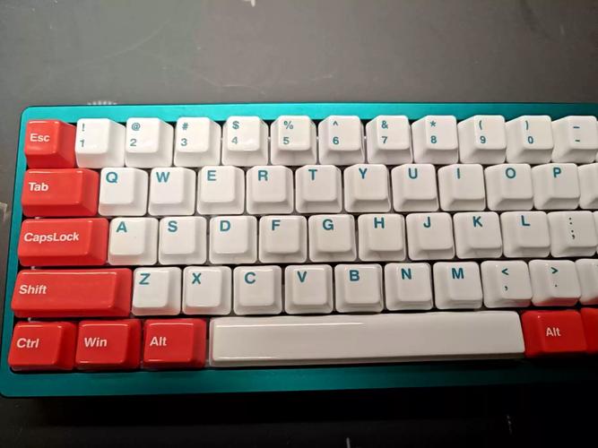 键盘购买场景,展示包装和配件