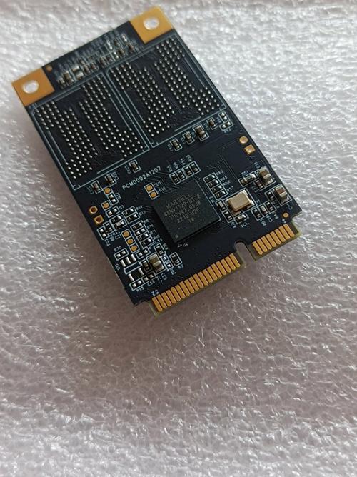 mSATA固态硬盘内部电路板特写