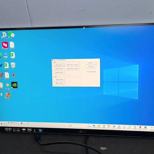 专业用户在办公环境使用显示器