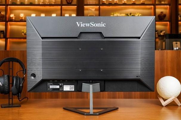 显示器规格对比示意图